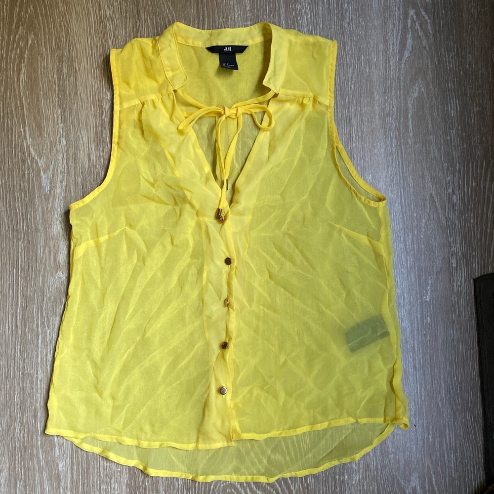 Yellow Sheer Sleeveless Blouse Top w Gold Buttons Womens Size 4